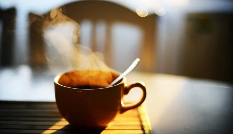چه میزان قهوه روزانه مصرف کنیم؟
