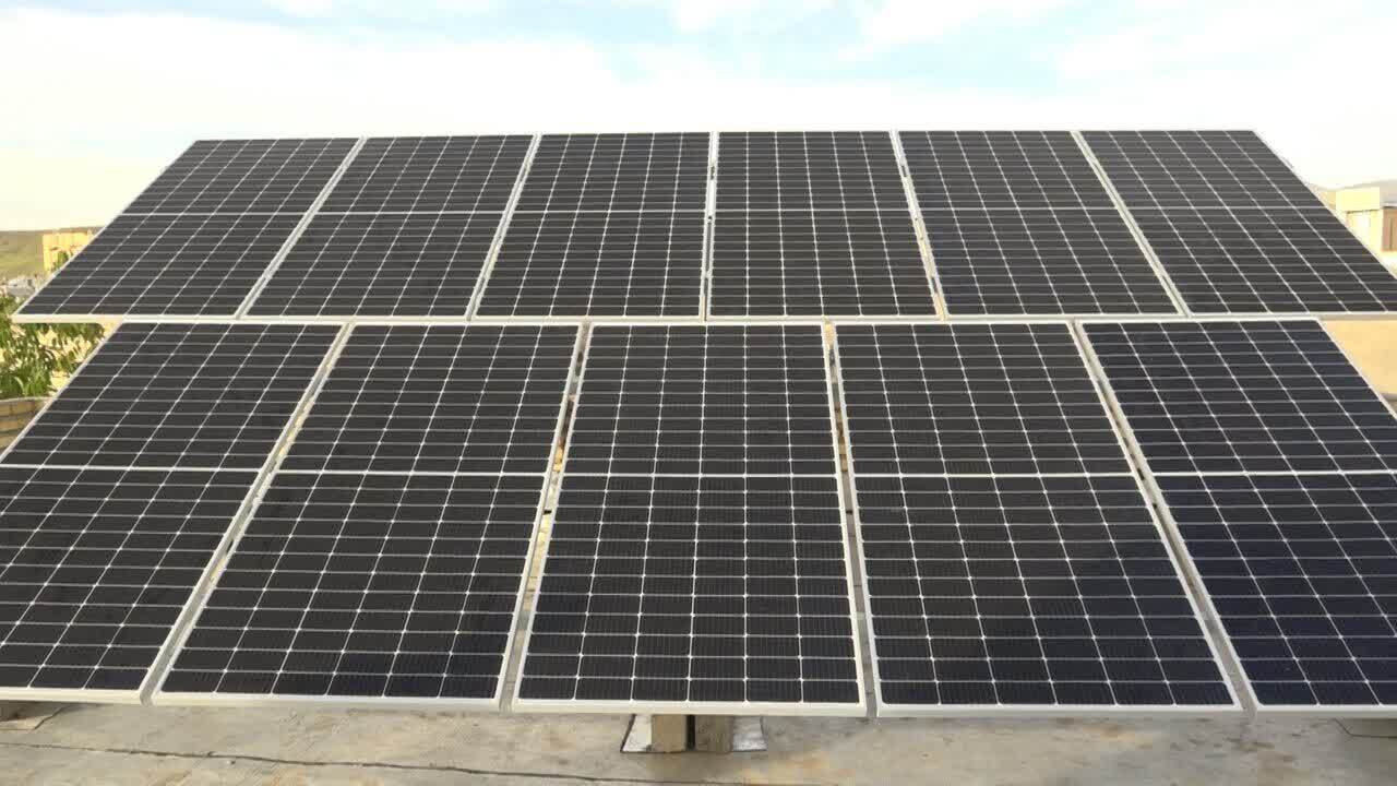 نخستین نیروگاه خورشیدی تکاب به شبکه متصل شد
