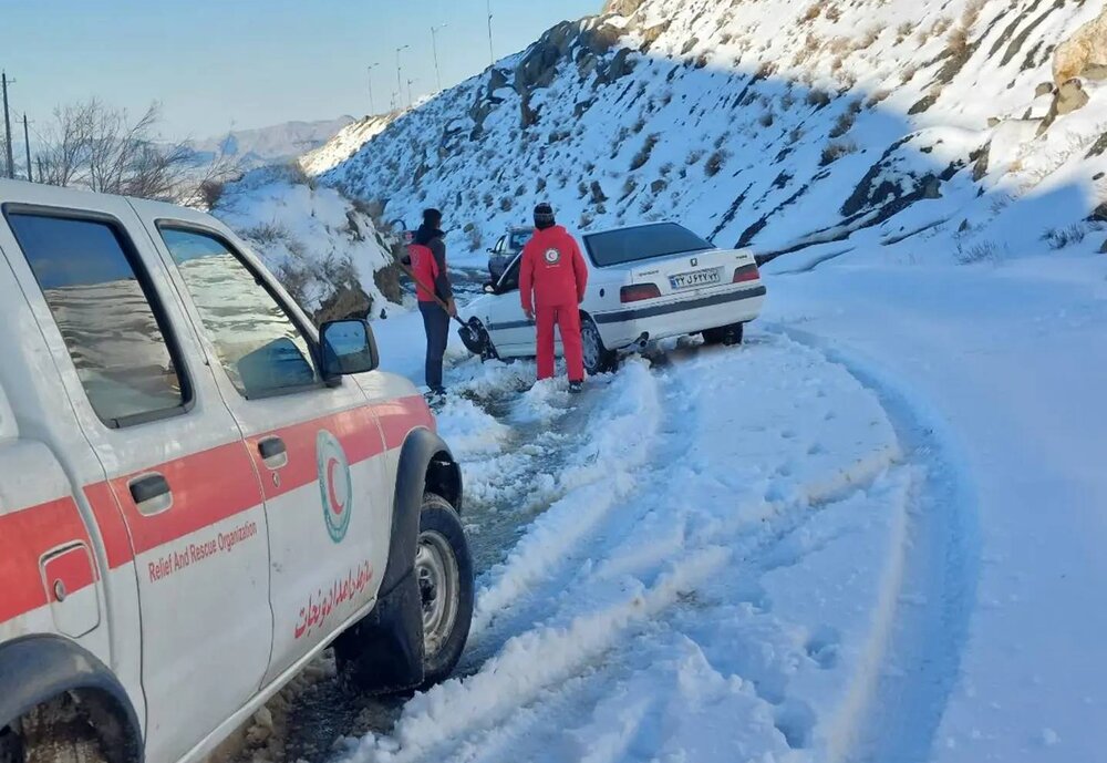 امدادرسانی به ۲۳ استان توسط هلال احمر/ اسکان اضطراری ۱۹۷۳نفر و رهاسازی ۴۰۵ خودرو از برف