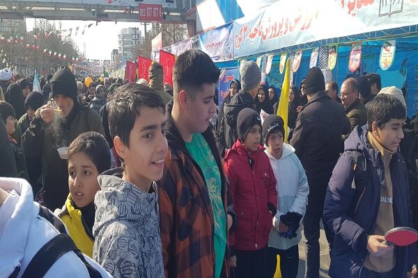 حضور نوجوانان دهه نودی پای کار انقلاب در کرج - خبرگزاری مهر | اخبار ایران و جهان